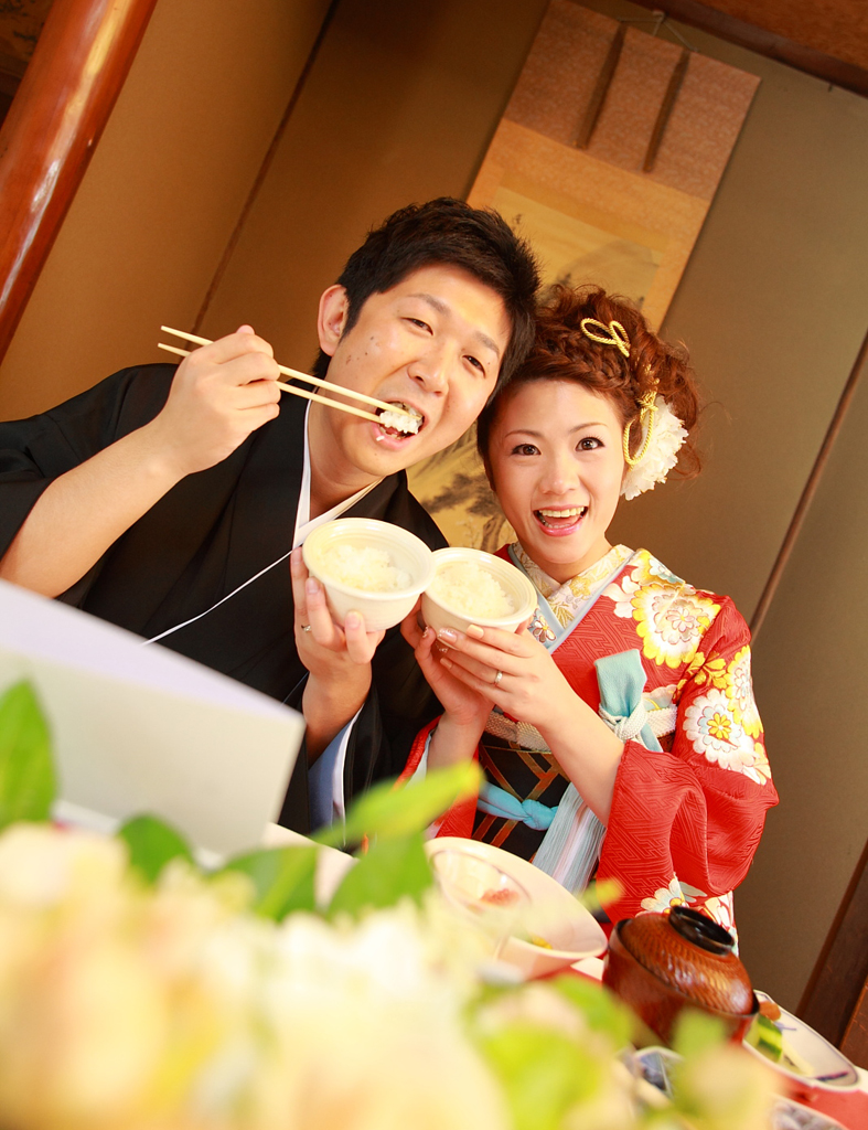 自宅披露宴 和装 新郎新婦